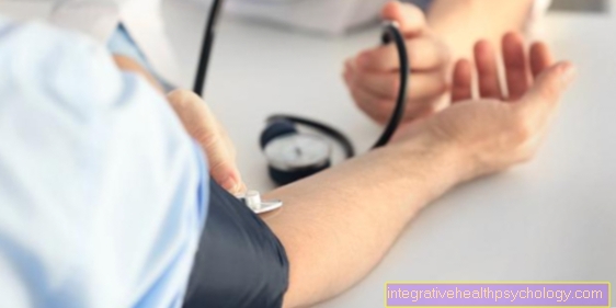 velika razlika između sistoličkog i dijastoličkog tlaka simptomi hipertenzije krize